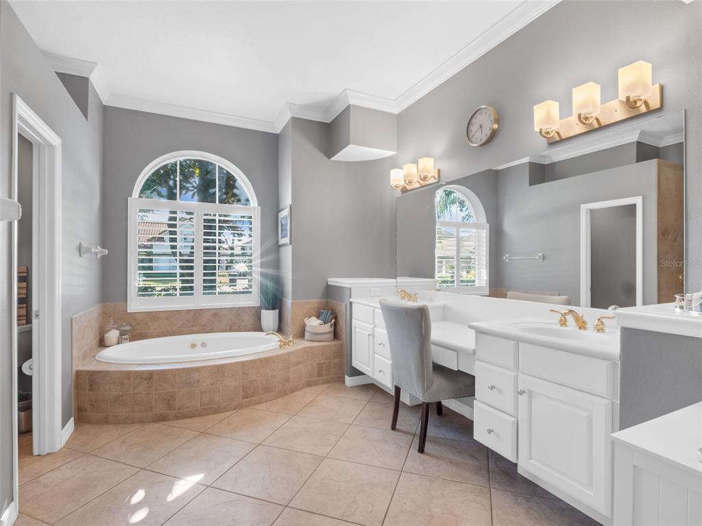 Orlando, Florida, 32819, United States, 5 Bedrooms Bedrooms, ,4 BathroomsBathrooms,Residential,For Sale,1934646