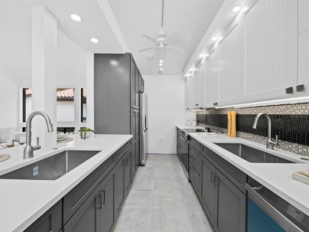 Sarasota, Florida, 34236, United States, 2 Bedrooms Bedrooms, ,2 BathroomsBathrooms,Residential,For Sale,1804135