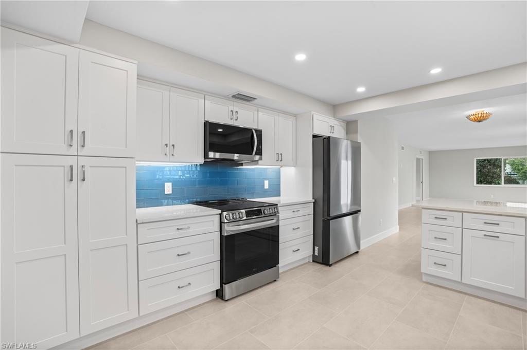 Naples, Florida, 34102, United States, 2 Bedrooms Bedrooms, ,2 BathroomsBathrooms,Residential,For Sale,1992081