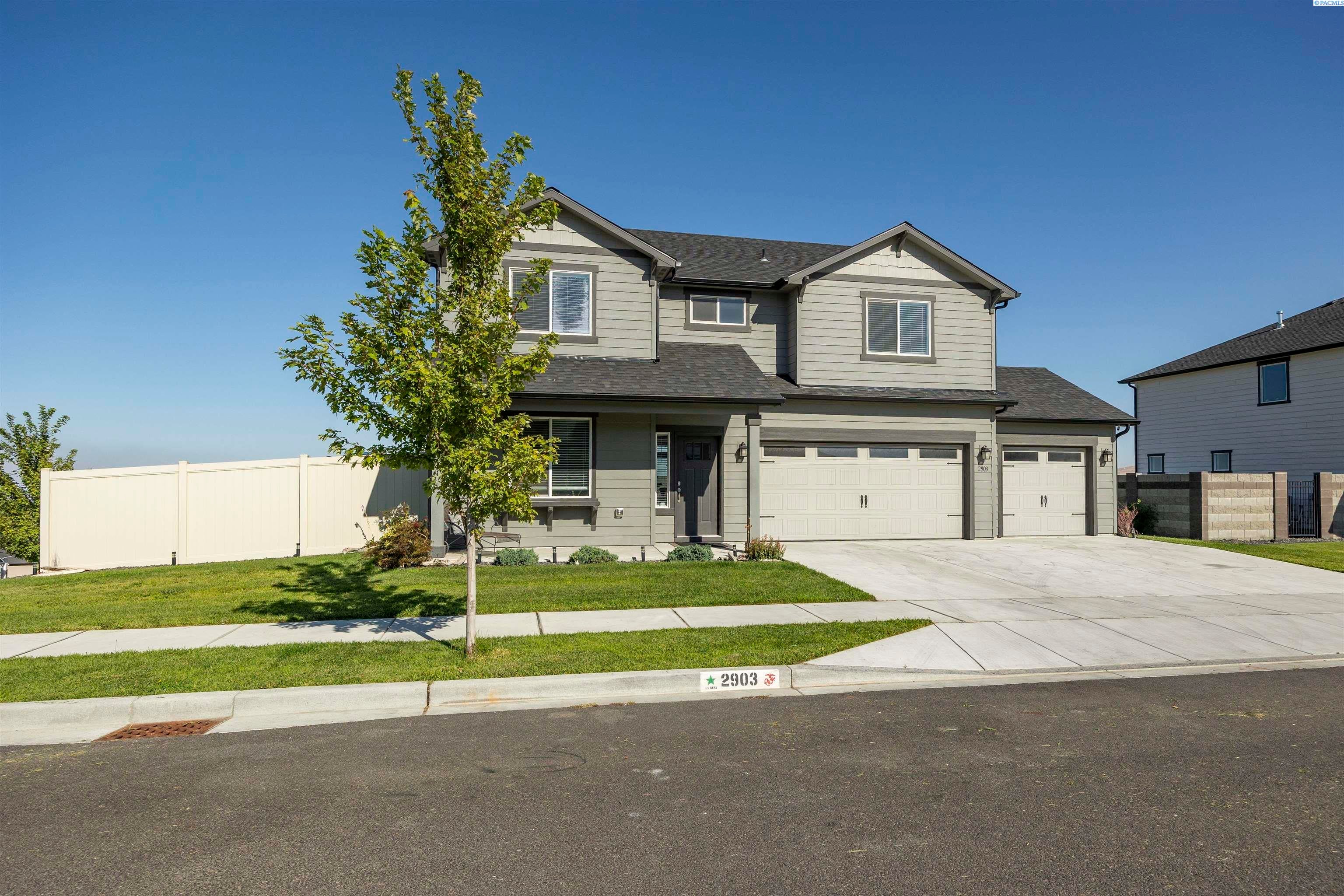 Kennewick, Washington, 99338, United States, 5 Bedrooms Bedrooms, ,3 BathroomsBathrooms,Residential,For Sale,1914232