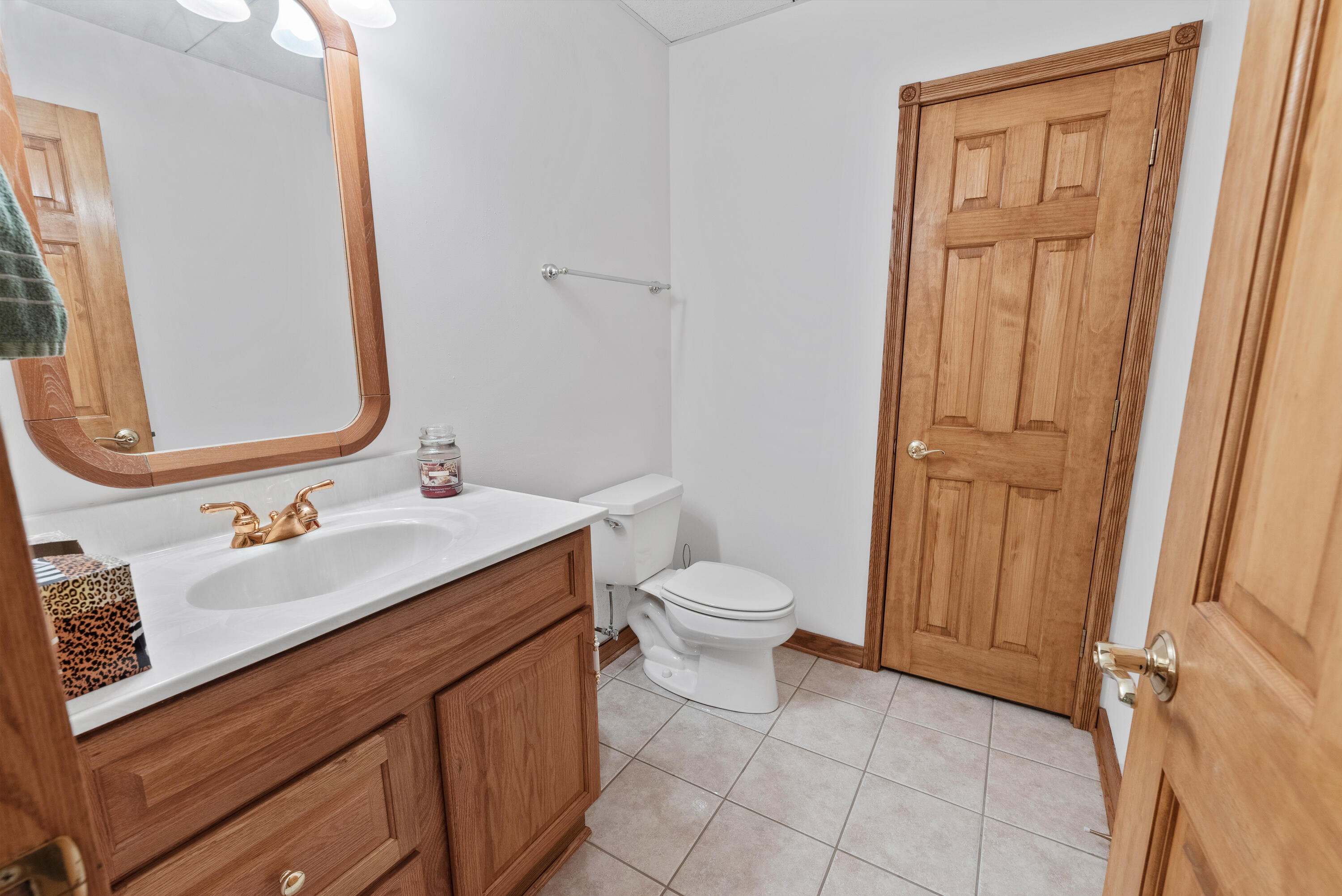 Hartland, Wisconsin, 53029, United States, 4 Bedrooms Bedrooms, ,5 BathroomsBathrooms,Residential,For Sale,1907697