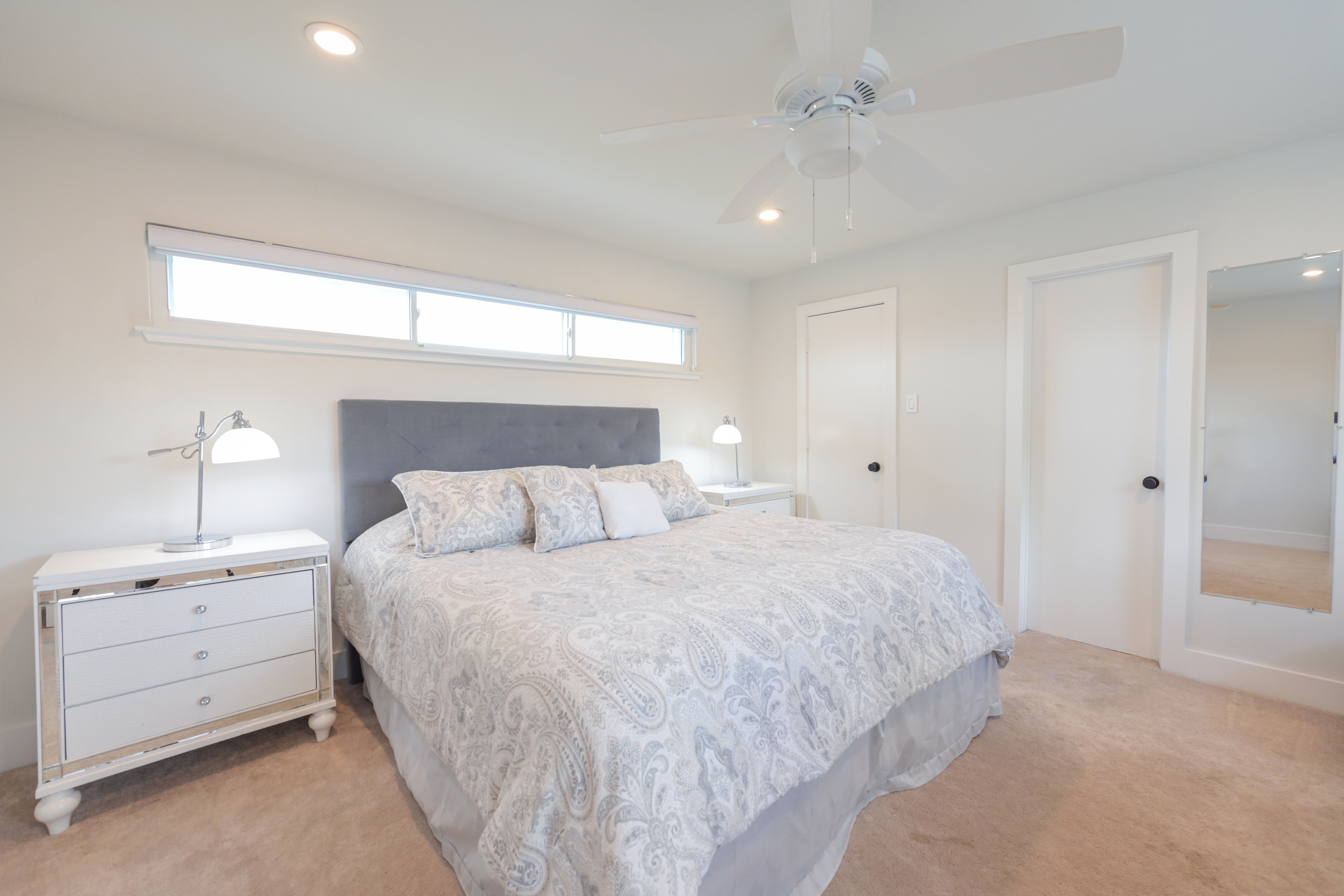  Desirable Corner Lot Home with Back Yard Oasis - 物件實景