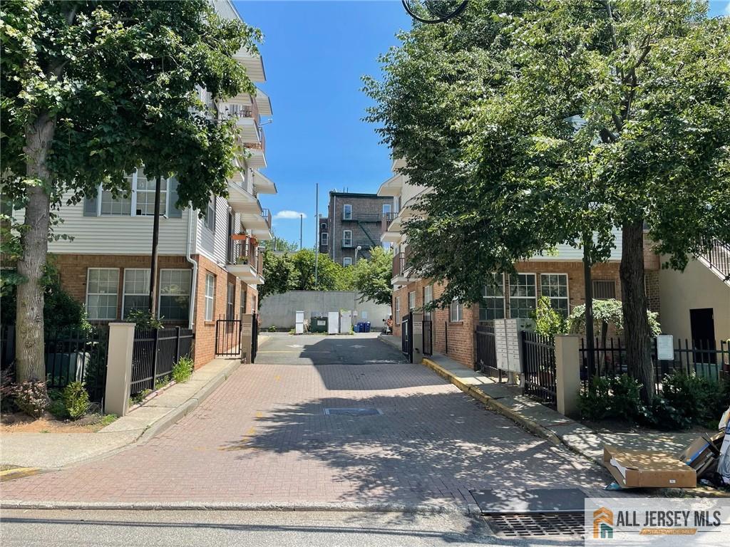 Newark, New Jersey, 07105, United States, 2 Bedrooms Bedrooms, ,3 BathroomsBathrooms,Residential,For Sale,1877508