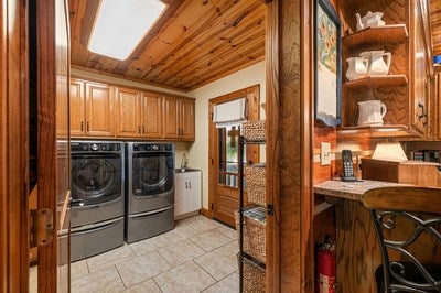 Murphy, North Carolina, 28906, United States, 3 Bedrooms Bedrooms, ,6 BathroomsBathrooms,Residential,For Sale,1933143