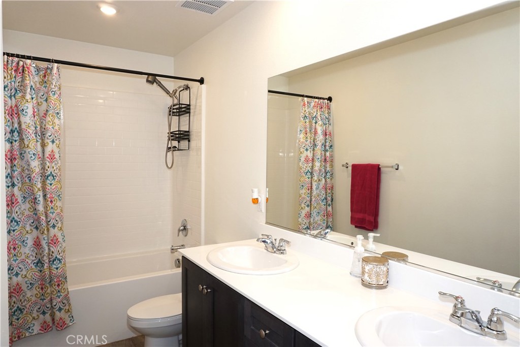 Hemet, California, 92543, United States, 5 Bedrooms Bedrooms, ,3 BathroomsBathrooms,Residential,For Sale,1826909