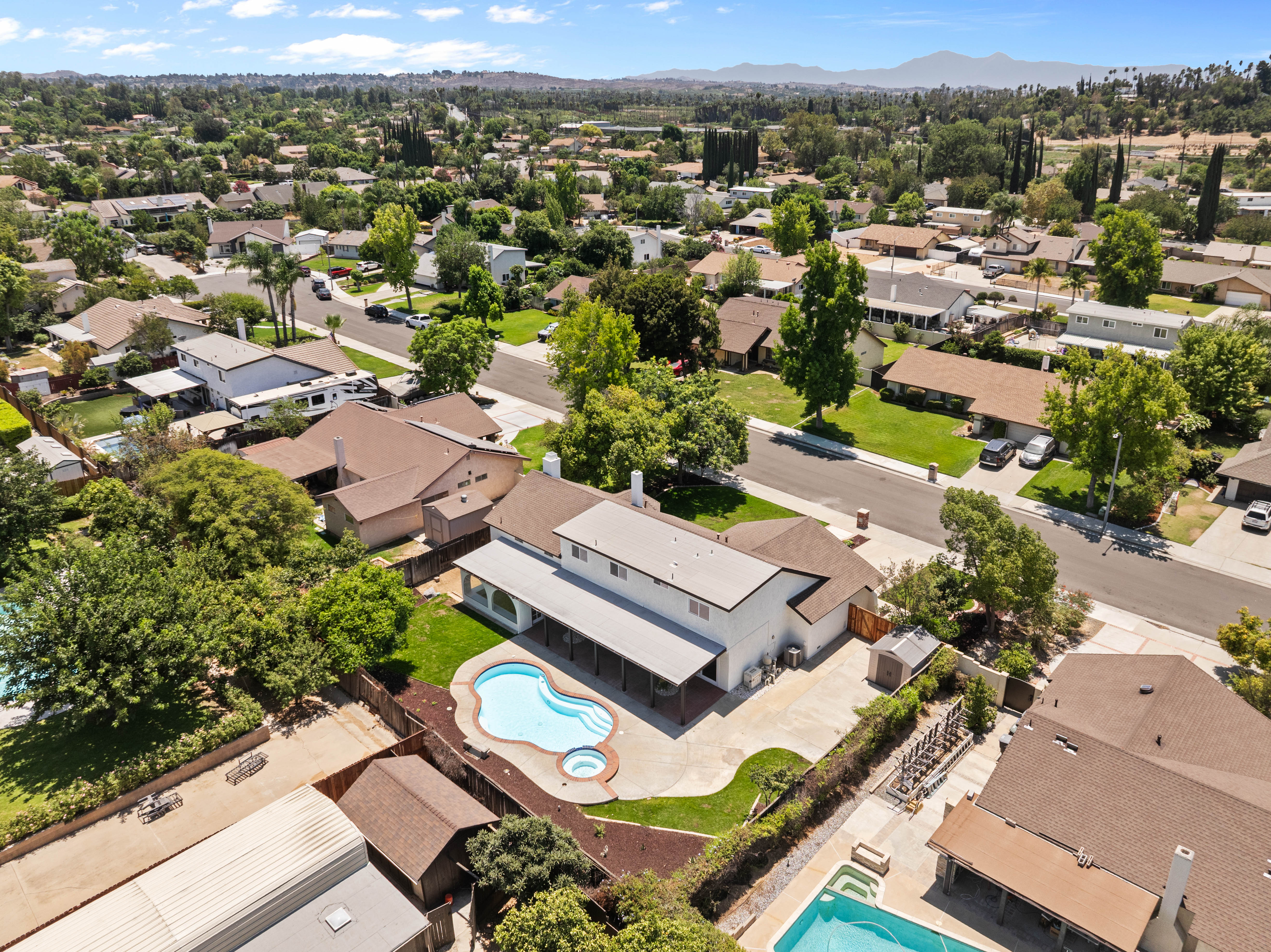  2463 Falling Oak Drive, Riverside, CA 92506 - 物件實景