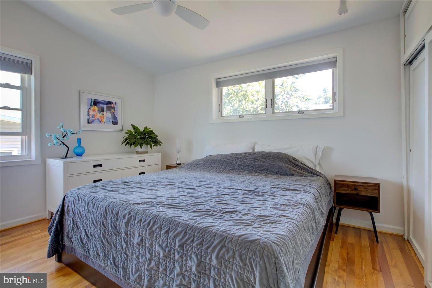 Arlington, Virginia, 22204, United States, 2 Bedrooms Bedrooms, ,1 BathroomBathrooms,Residential,For Sale,1951010