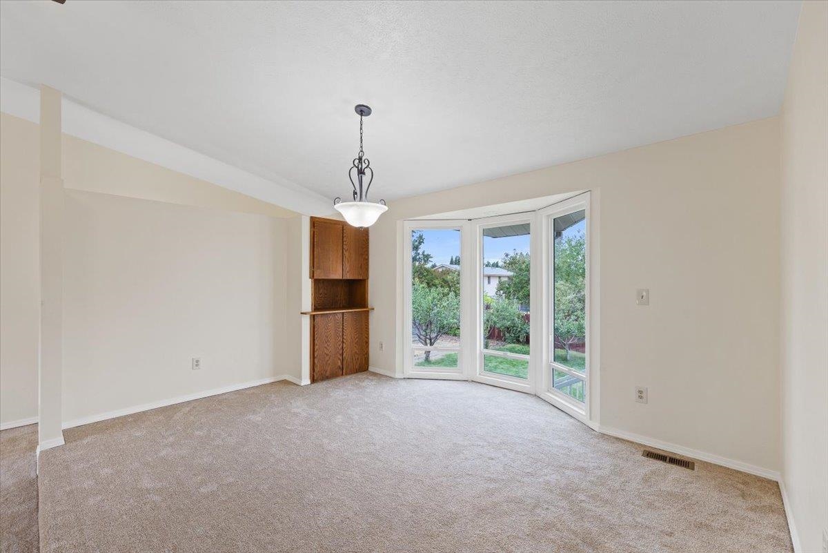 Spokane, Washington, 99223, United States, 4 Bedrooms Bedrooms, ,2 BathroomsBathrooms,Residential,For Sale,1925405