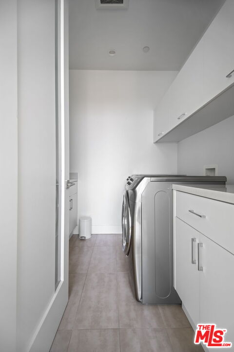 Los Angeles, California, 90046, United States, 5 Bedrooms Bedrooms, ,2 BathroomsBathrooms,Residential,For Sale,1829471