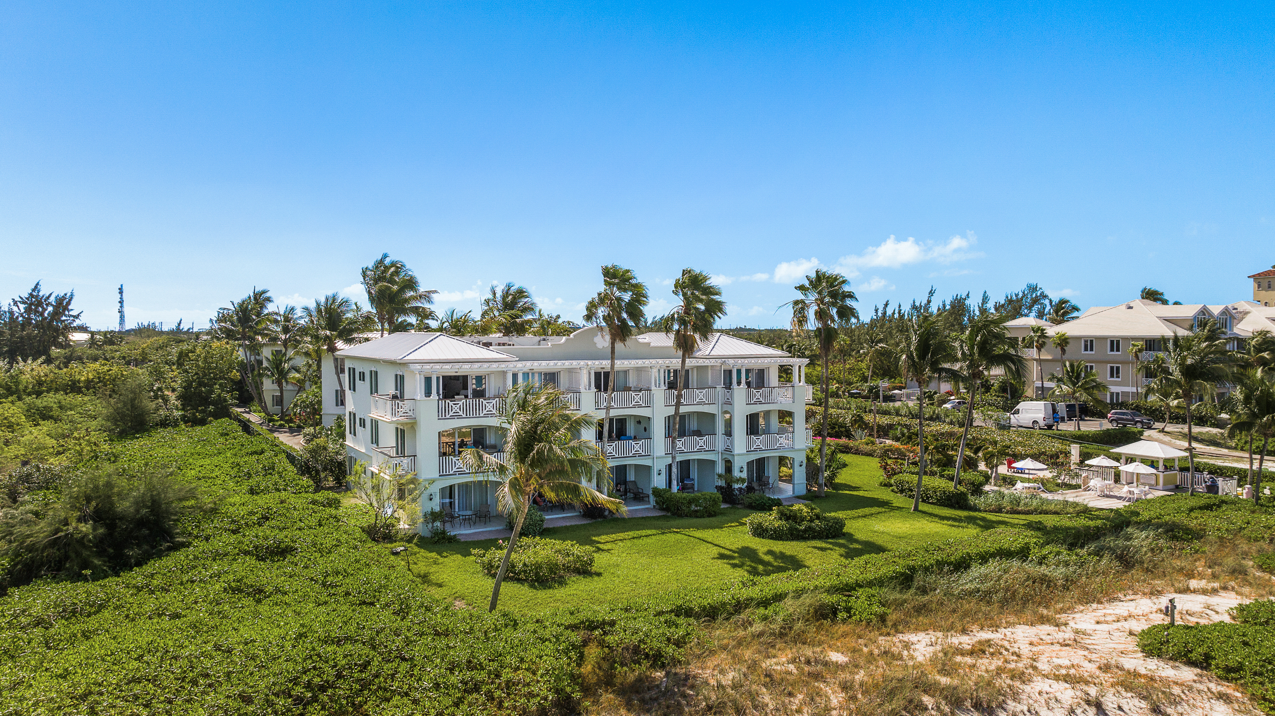  BEACH-LEVEL CORNER SUITE  Royal West Indies - Suite 115 - 物件實景