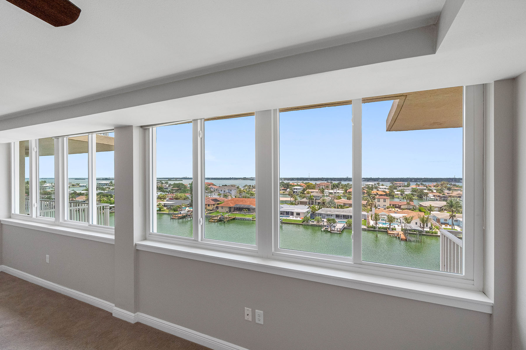  ISLAND WAY TOWERS CONDO - 物件實景