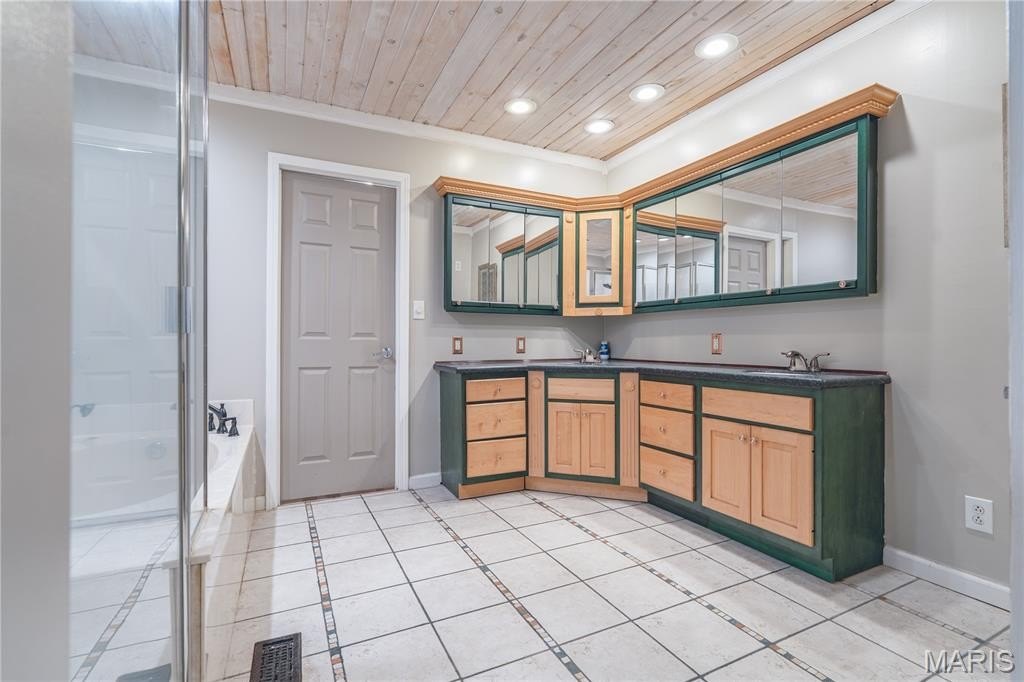 Edwardsville, Illinois, 62025, United States, 5 Bedrooms Bedrooms, ,4 BathroomsBathrooms,Residential,For Sale,1975622