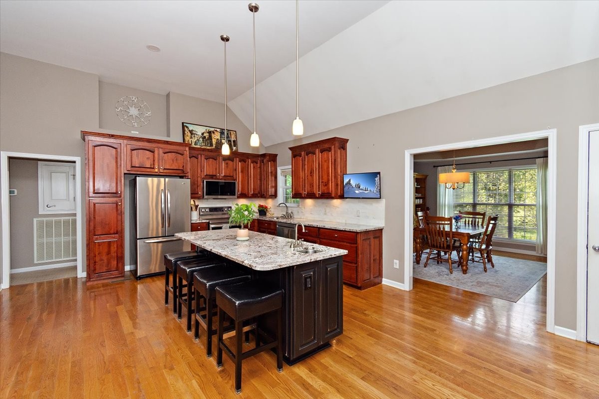 Columbia, Tennessee, 38401, United States, 4 Bedrooms Bedrooms, ,3 BathroomsBathrooms,Residential,For Sale,1897603