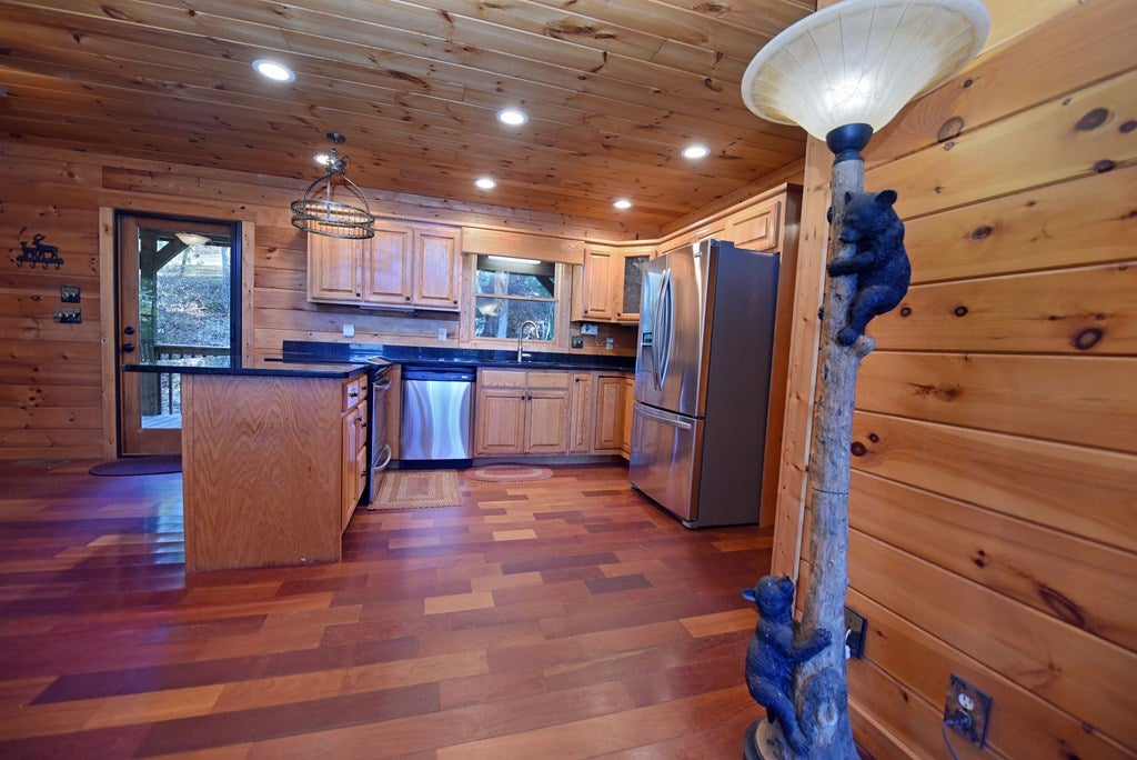 Suches, Georgia, 30572, United States, 3 Bedrooms Bedrooms, ,3 BathroomsBathrooms,Residential,For Sale,1877290