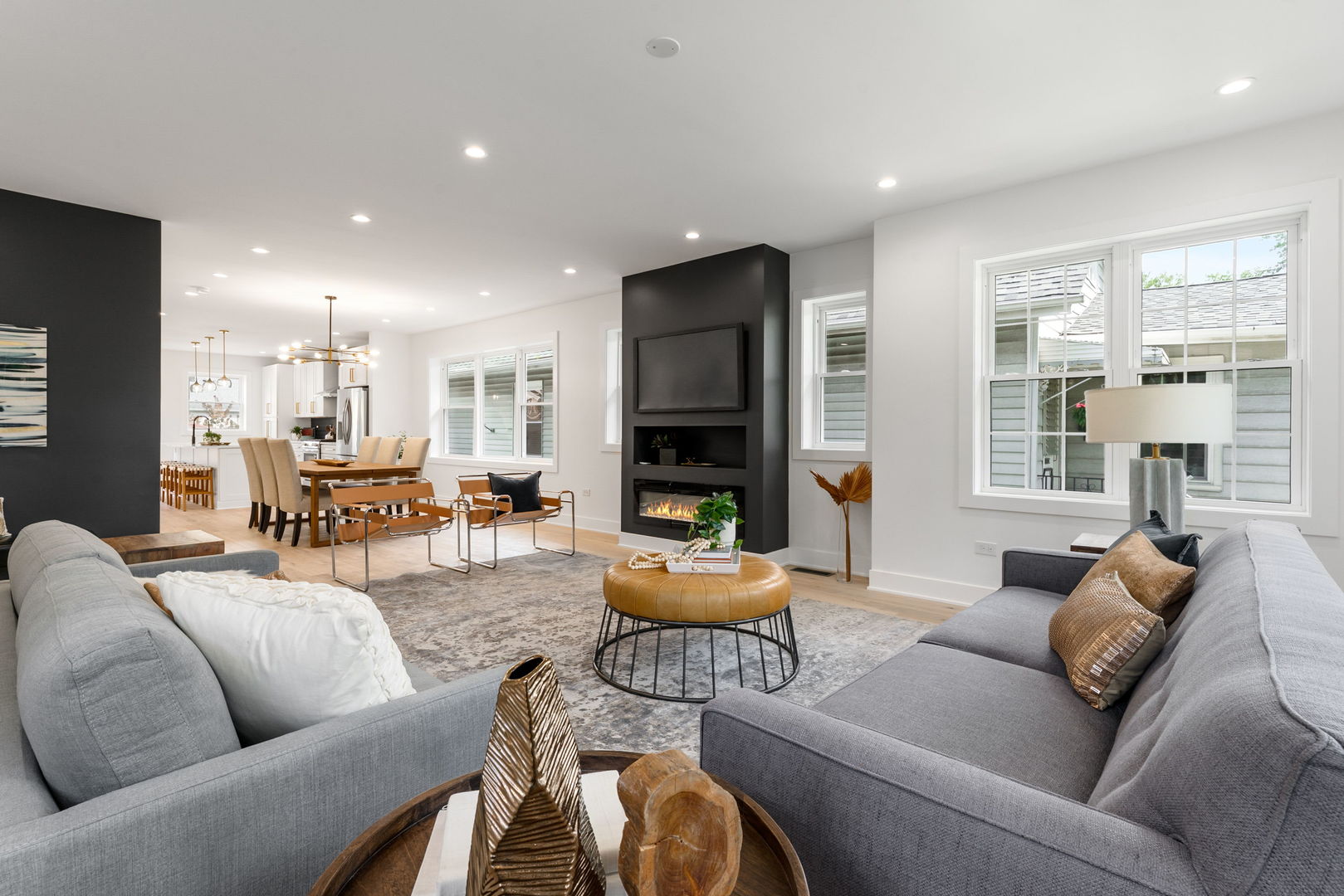 Chicago, Illinois, 60630, United States, 5 Bedrooms Bedrooms, ,3 BathroomsBathrooms,Residential,For Sale,1941077