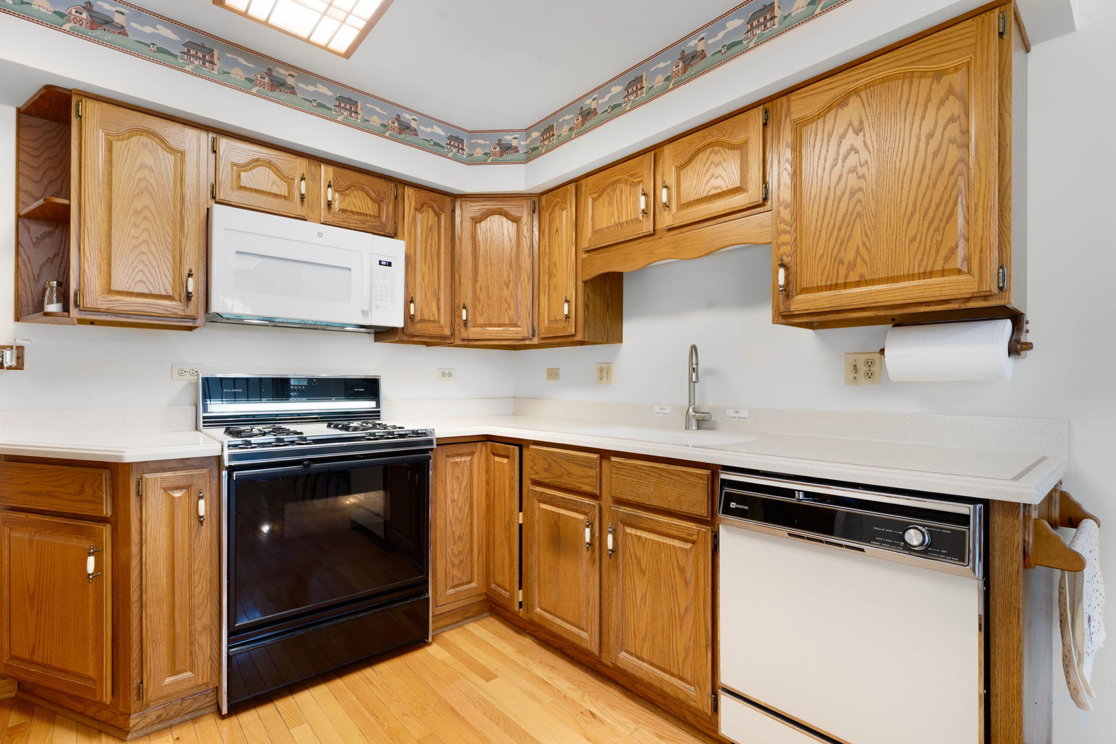Palatine, Illinois, 60067, United States, 5 Bedrooms Bedrooms, ,3 BathroomsBathrooms,Residential,For Sale,1901159
