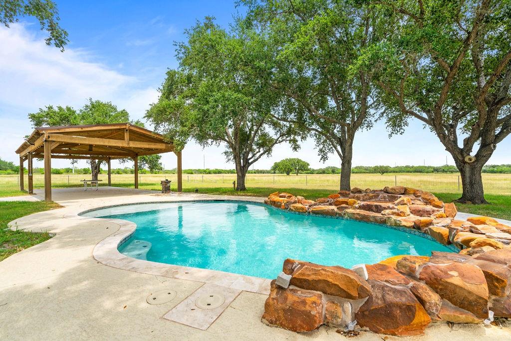 Beeville, Texas, 78102, United States, 4 Bedrooms Bedrooms, ,3 BathroomsBathrooms,Residential,For Sale,1857883