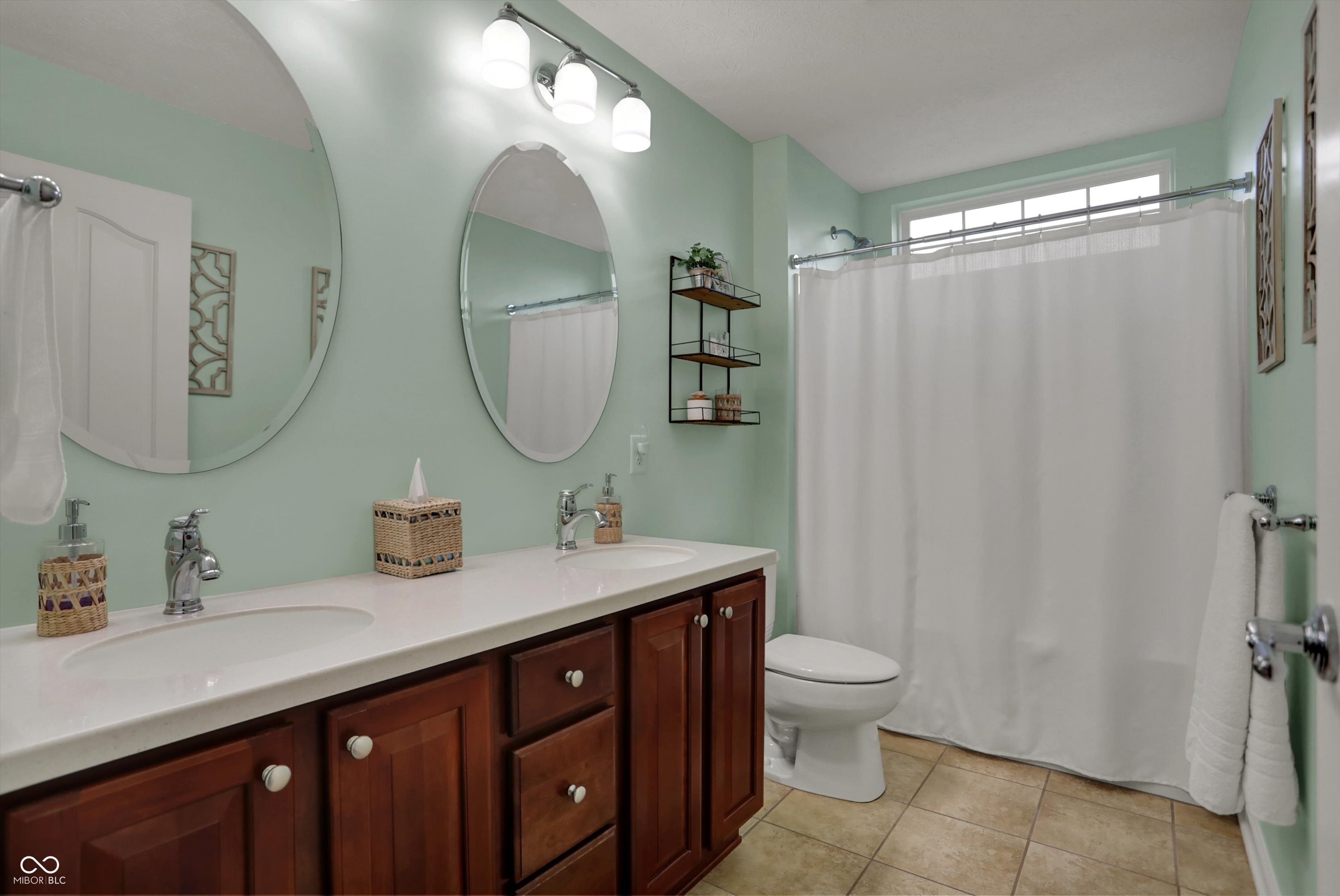 Zionsville, Indiana, 46077, United States, 4 Bedrooms Bedrooms, ,4 BathroomsBathrooms,Residential,For Sale,1880613