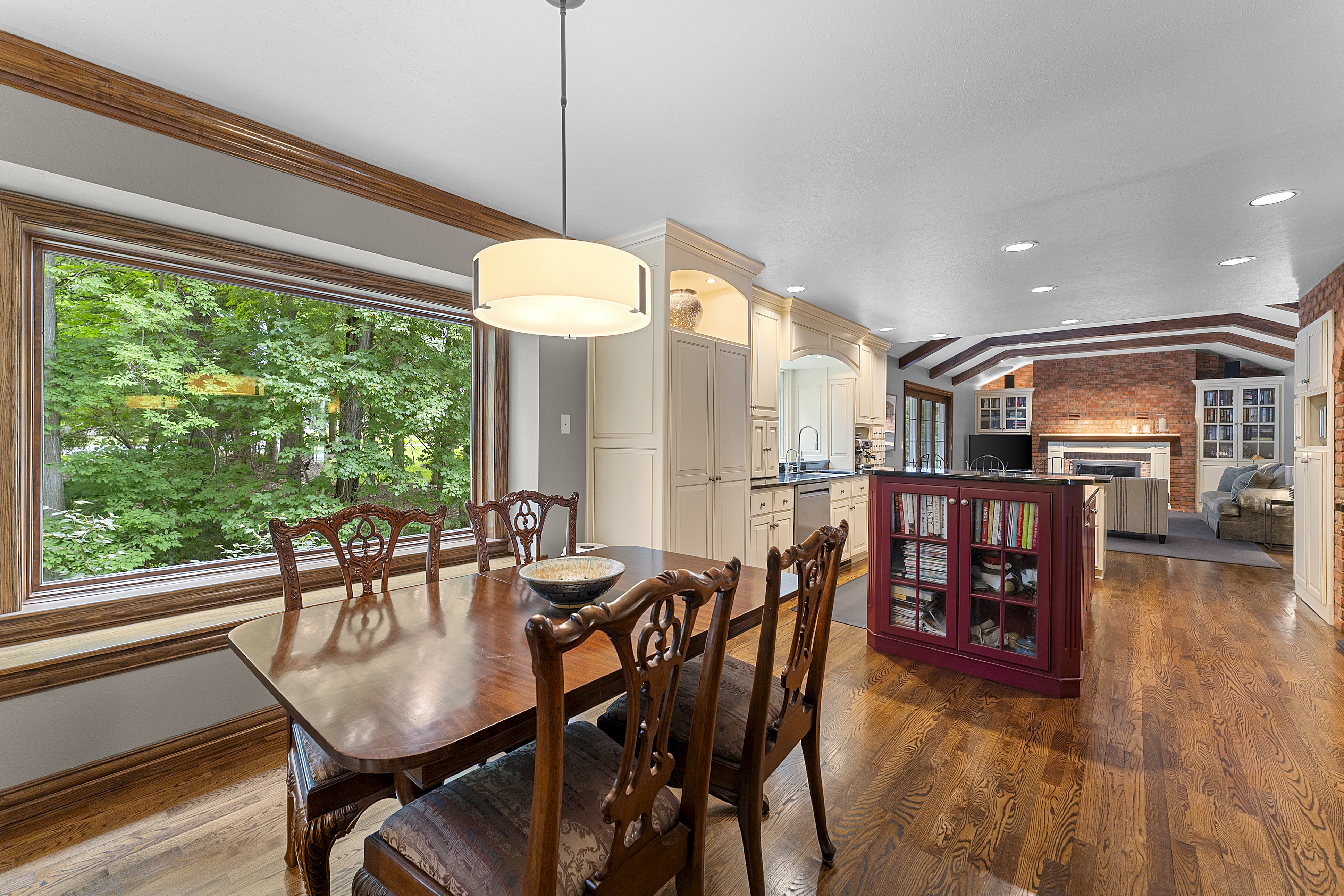 Elegant Colonial Offering Space, Privacy & Modern Comfort - 物件實景