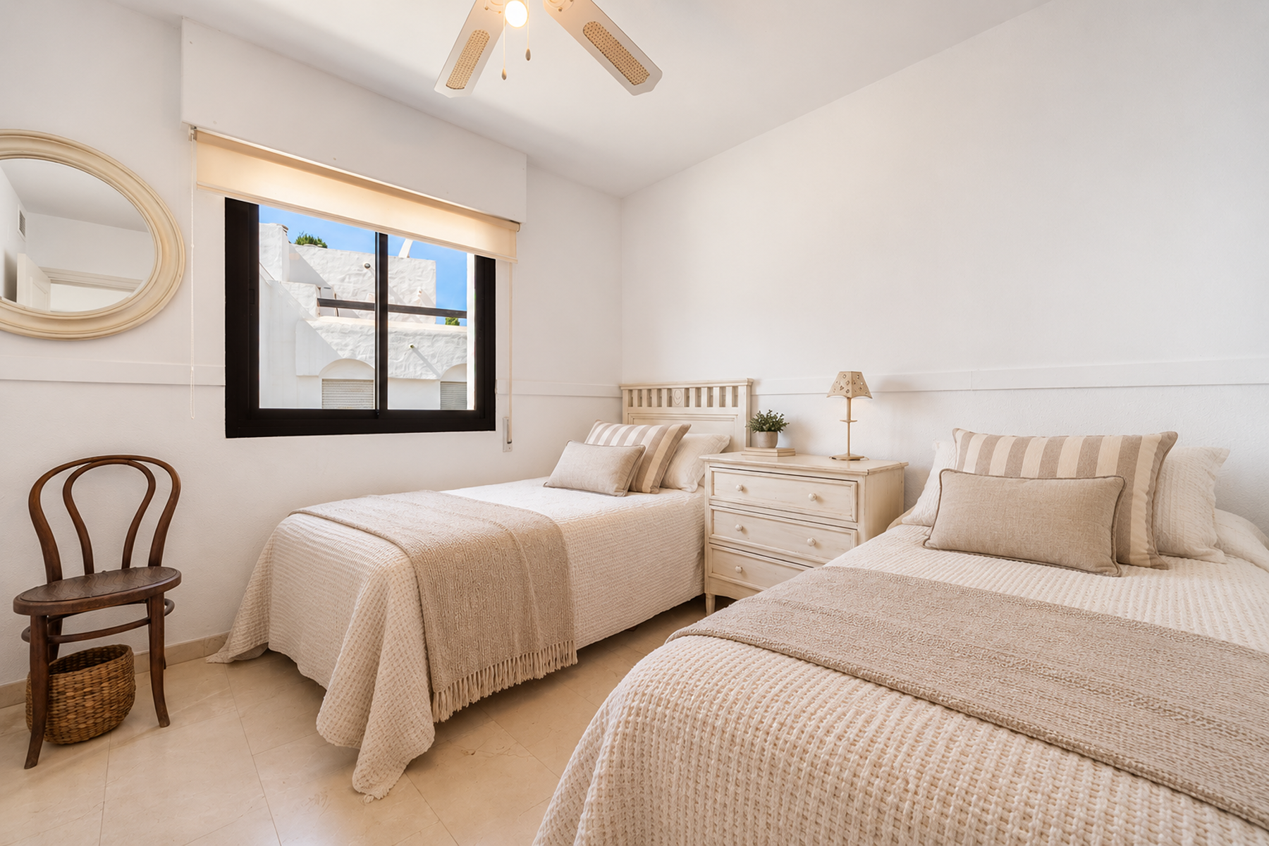  Beachside corner townhouse near Guadalmina with rooftop solarium - 物件實景