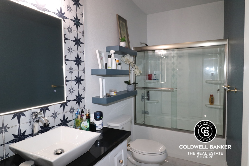 Garden City, Kansas, 67846, United States, 6 Bedrooms Bedrooms, ,3 BathroomsBathrooms,Residential,For Sale,1737851