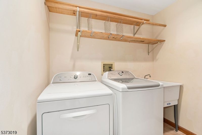 Blairstown Twp., New Jersey, 07832, United States, 3 Bedrooms Bedrooms, ,2 BathroomsBathrooms,Residential,For Sale,1898637