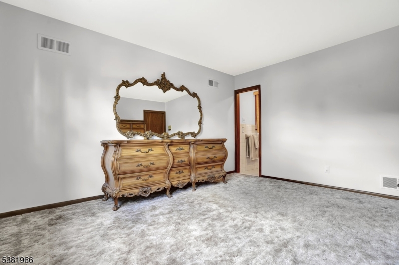 Pequannock Twp., New Jersey, 07444, United States, 3 Bedrooms Bedrooms, ,2 BathroomsBathrooms,Residential,For Sale,1934340