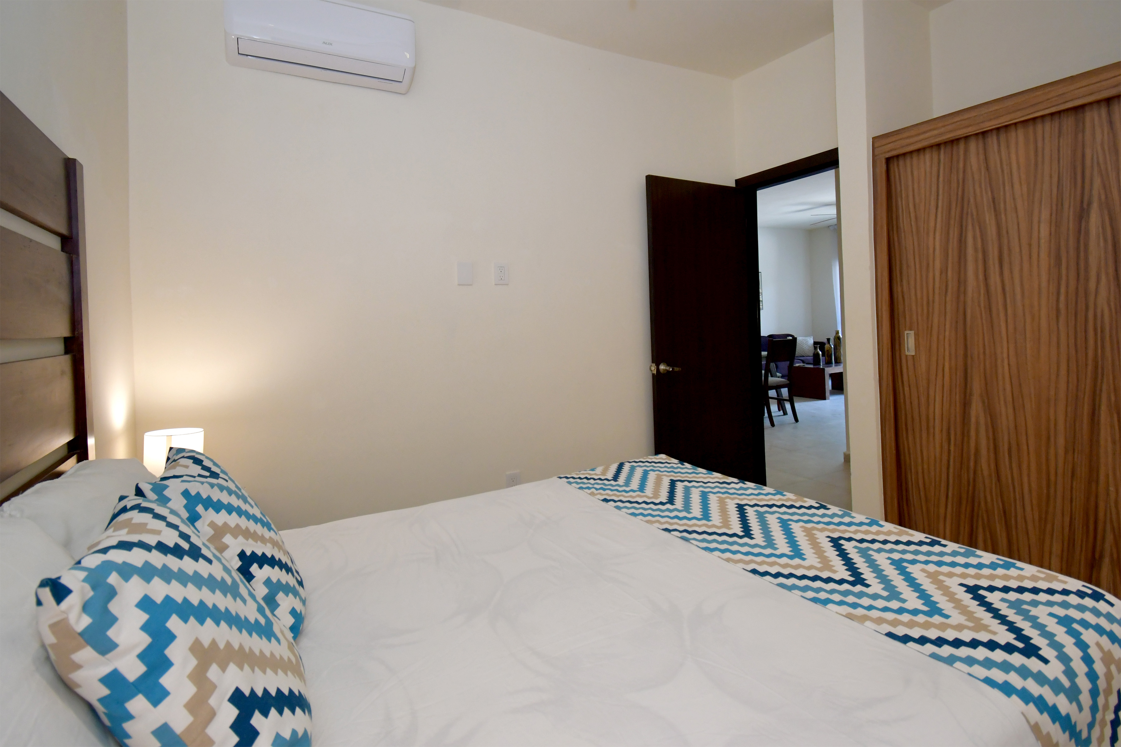  Spacious Three-Bedroom Condominium - 物件實景