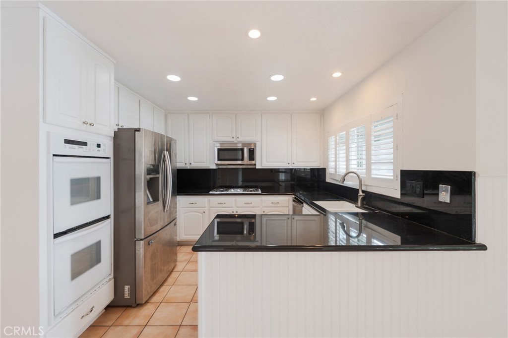 Huntington Beach, California, 92648, United States, 4 Bedrooms Bedrooms, ,3 BathroomsBathrooms,Residential,For Sale,1989716