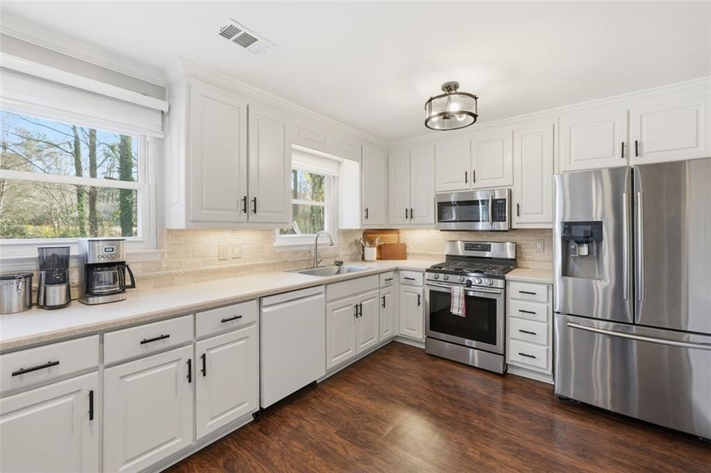 Roswell, Georgia, 30076, United States, 3 Bedrooms Bedrooms, ,2 BathroomsBathrooms,Residential,For Sale,2002041