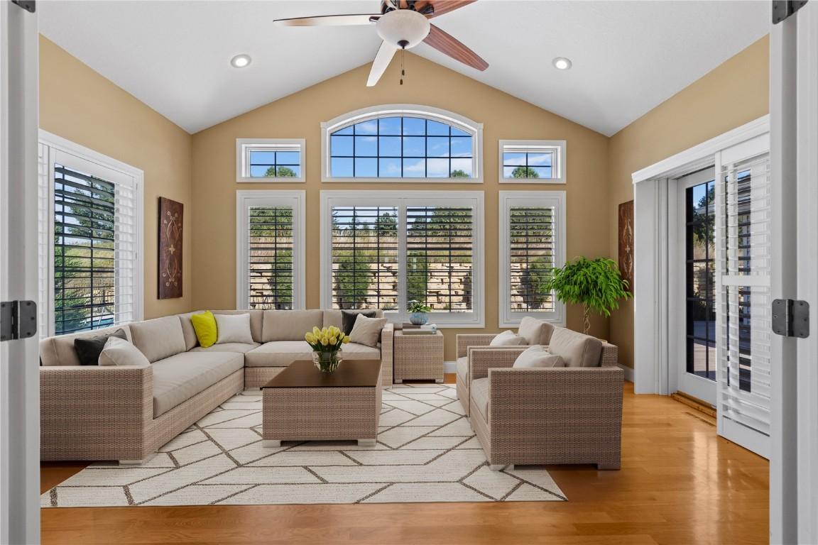 Vinton, Iowa, 52349, United States, 5 Bedrooms Bedrooms, ,3 BathroomsBathrooms,Residential,For Sale,1979270