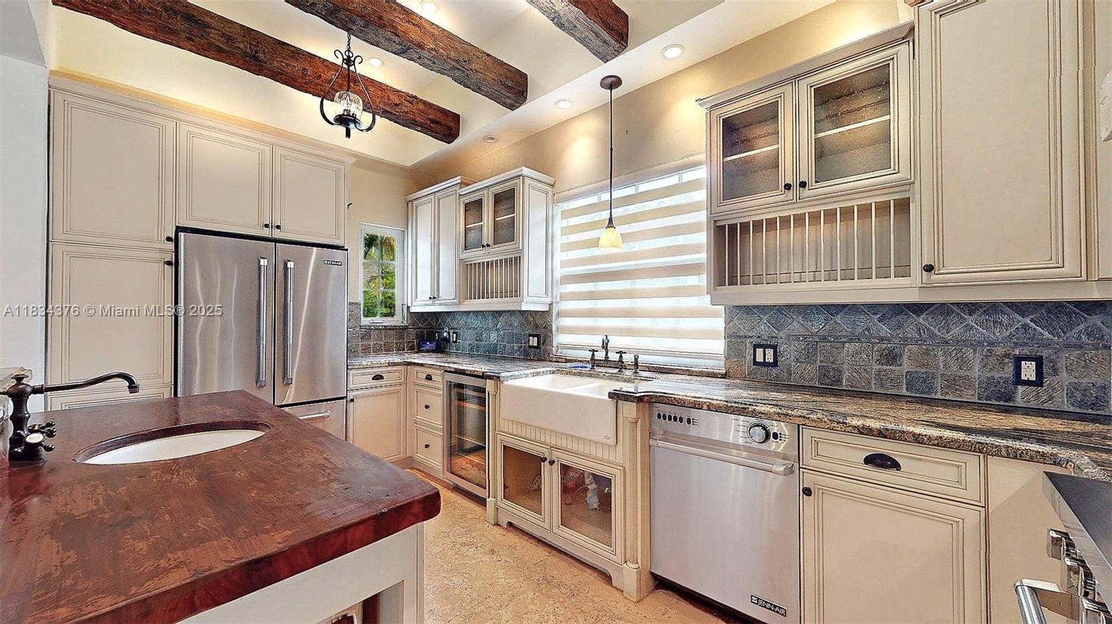 Coral Gables, Florida, 33134, United States, 2 Bedrooms Bedrooms, ,2 BathroomsBathrooms,Residential,For Sale,1989880