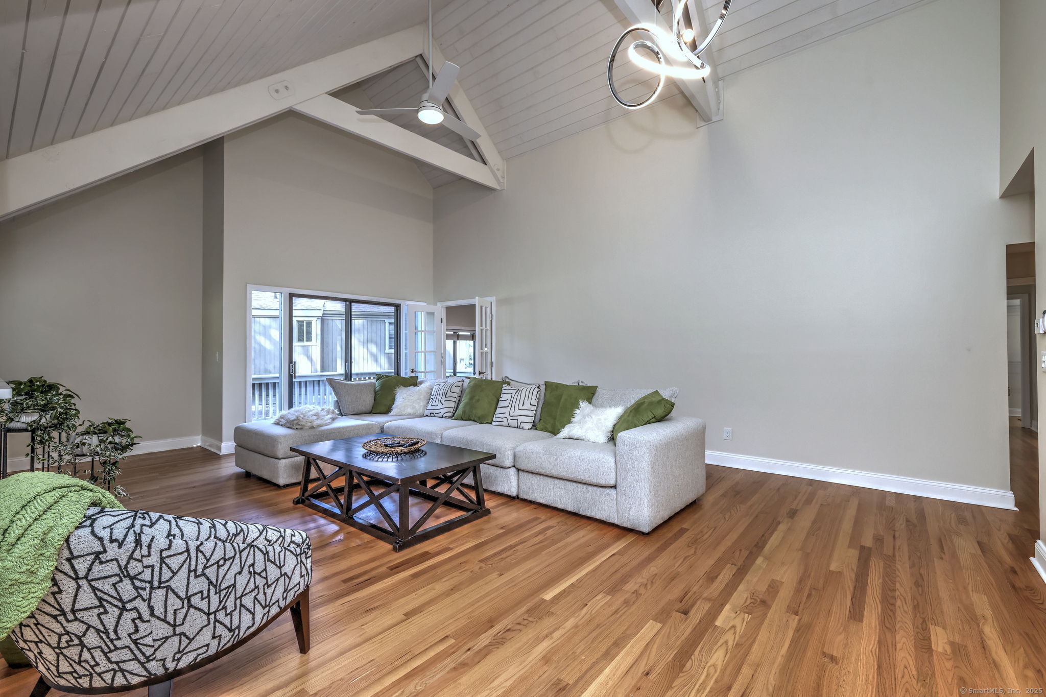 Stratford, Connecticut, 06614, United States, 1 Bedroom Bedrooms, ,3 BathroomsBathrooms,Residential,For Sale,1925931