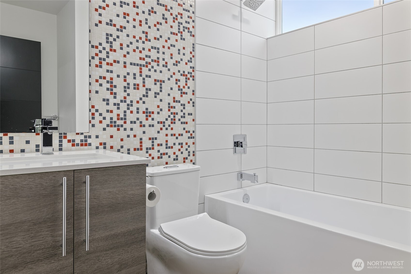 Seattle, Washington, 98103, United States, 2 Bedrooms Bedrooms, ,1 BathroomBathrooms,Residential,For Sale,1991095