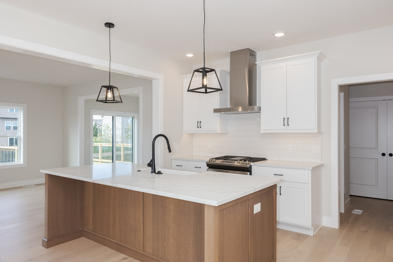 Bloomington, Illinois, 61705, United States, 4 Bedrooms Bedrooms, ,4 BathroomsBathrooms,Residential,For Sale,1957055