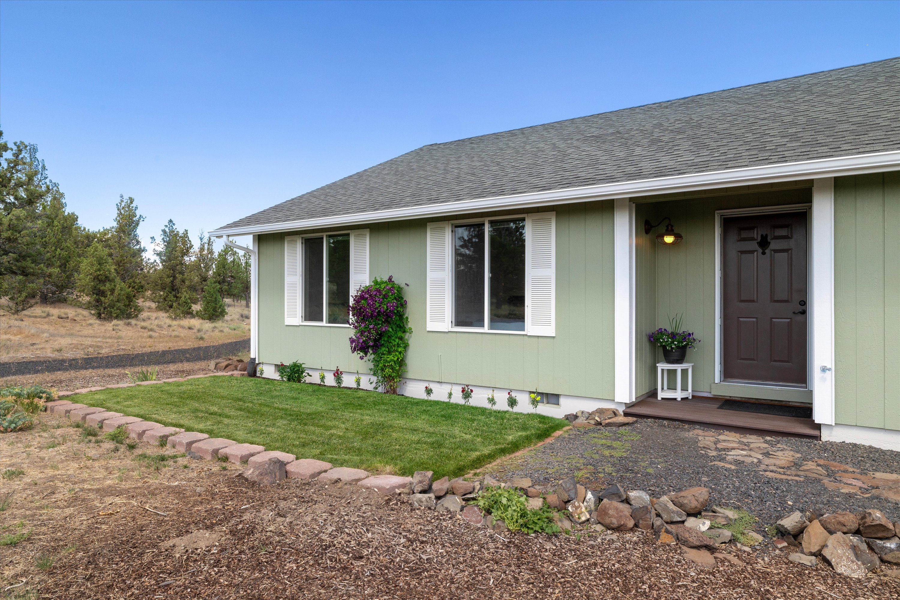 Prineville, Oregon, 97754, United States, 3 Bedrooms Bedrooms, ,2 BathroomsBathrooms,Residential,For Sale,1849917