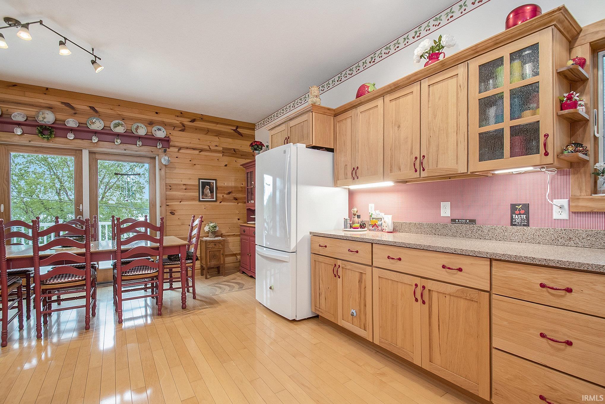 Shipshewana, Indiana, 46565, United States, 2 Bedrooms Bedrooms, ,3 BathroomsBathrooms,Residential,For Sale,1982813