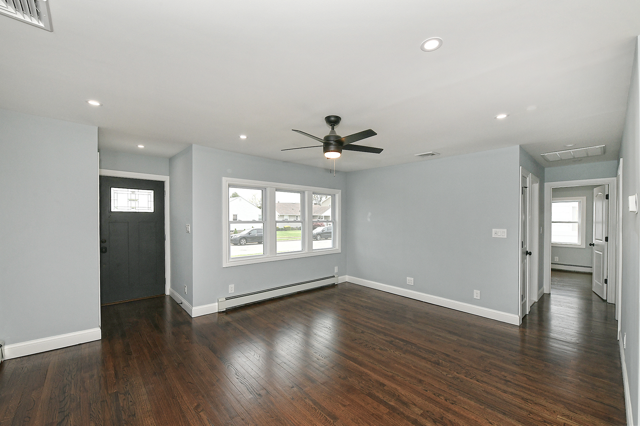 Farmingdale, New York, 11735, United States, 3 Bedrooms Bedrooms, ,2 BathroomsBathrooms,Residential,For Sale,1928376