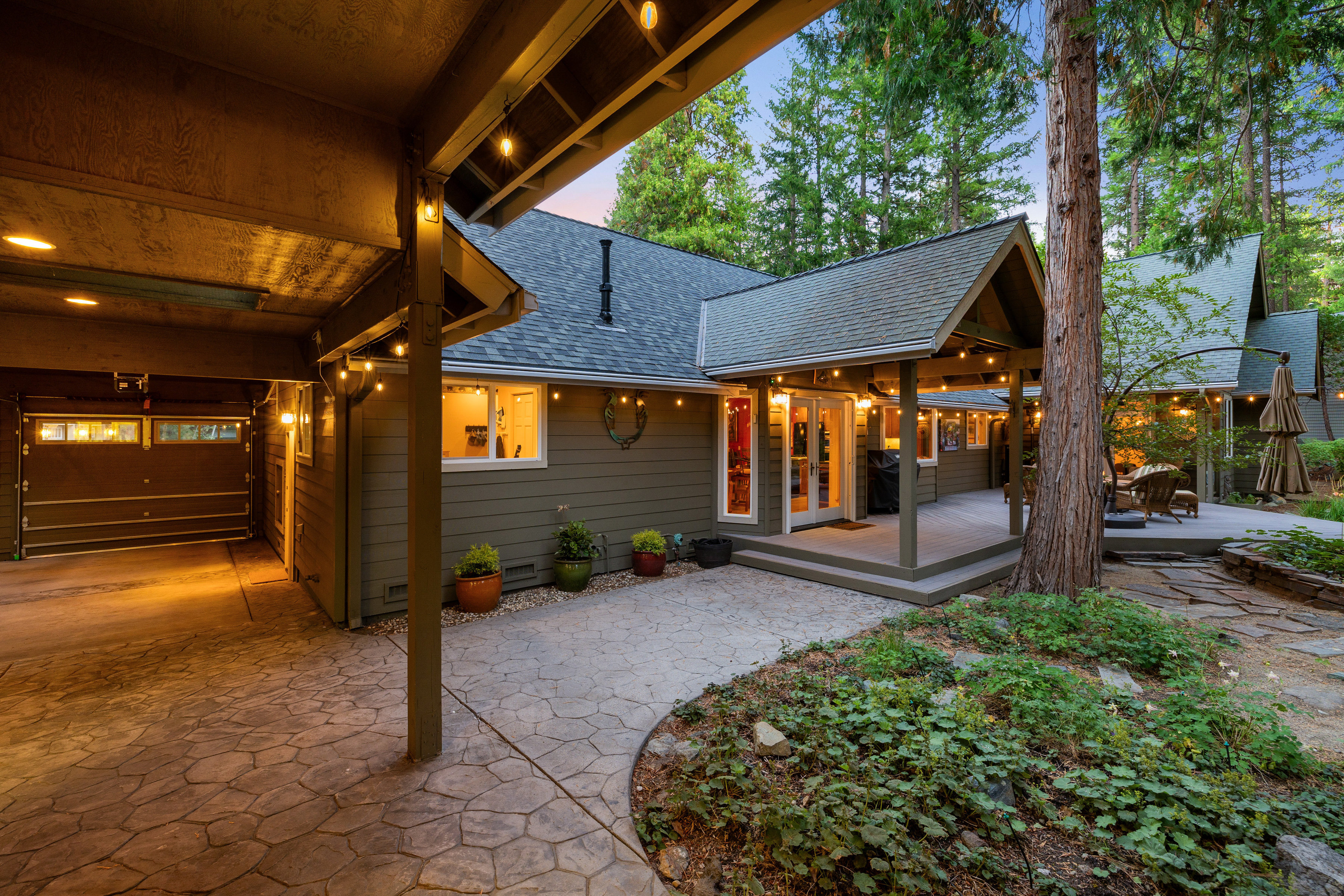  Luxury Mountain Retreat with Guest House on 1 Acre in the Heart of Graeagle - 物件實景