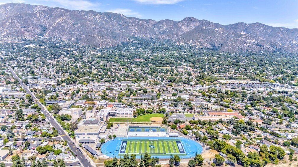 La Crescenta, California, 91214, United States, 3 Bedrooms Bedrooms, ,2 BathroomsBathrooms,Residential,For Sale,1926243
