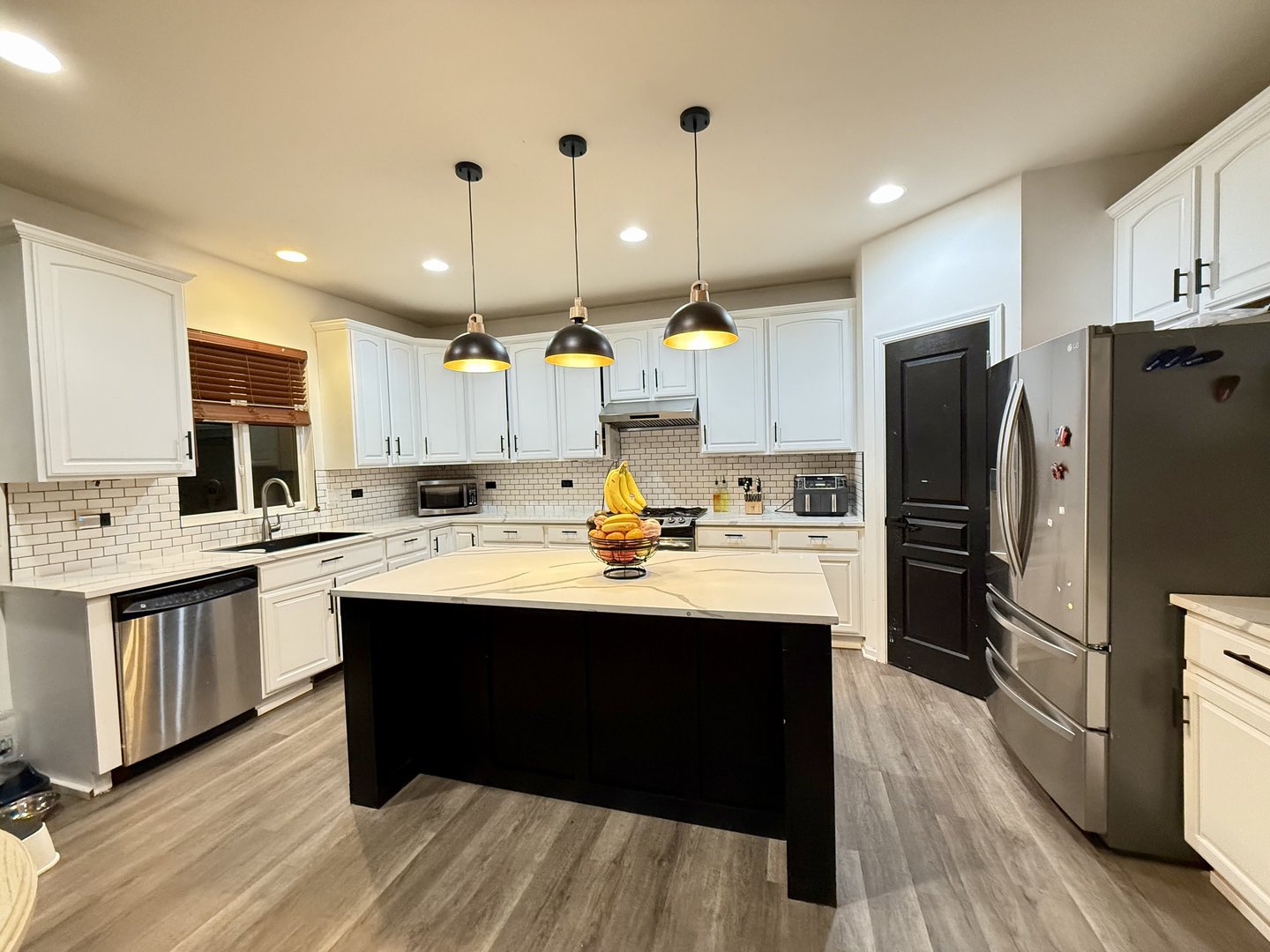 Yorkville, Illinois, 60560, United States, 4 Bedrooms Bedrooms, ,5 BathroomsBathrooms,Residential,For Sale,1991709