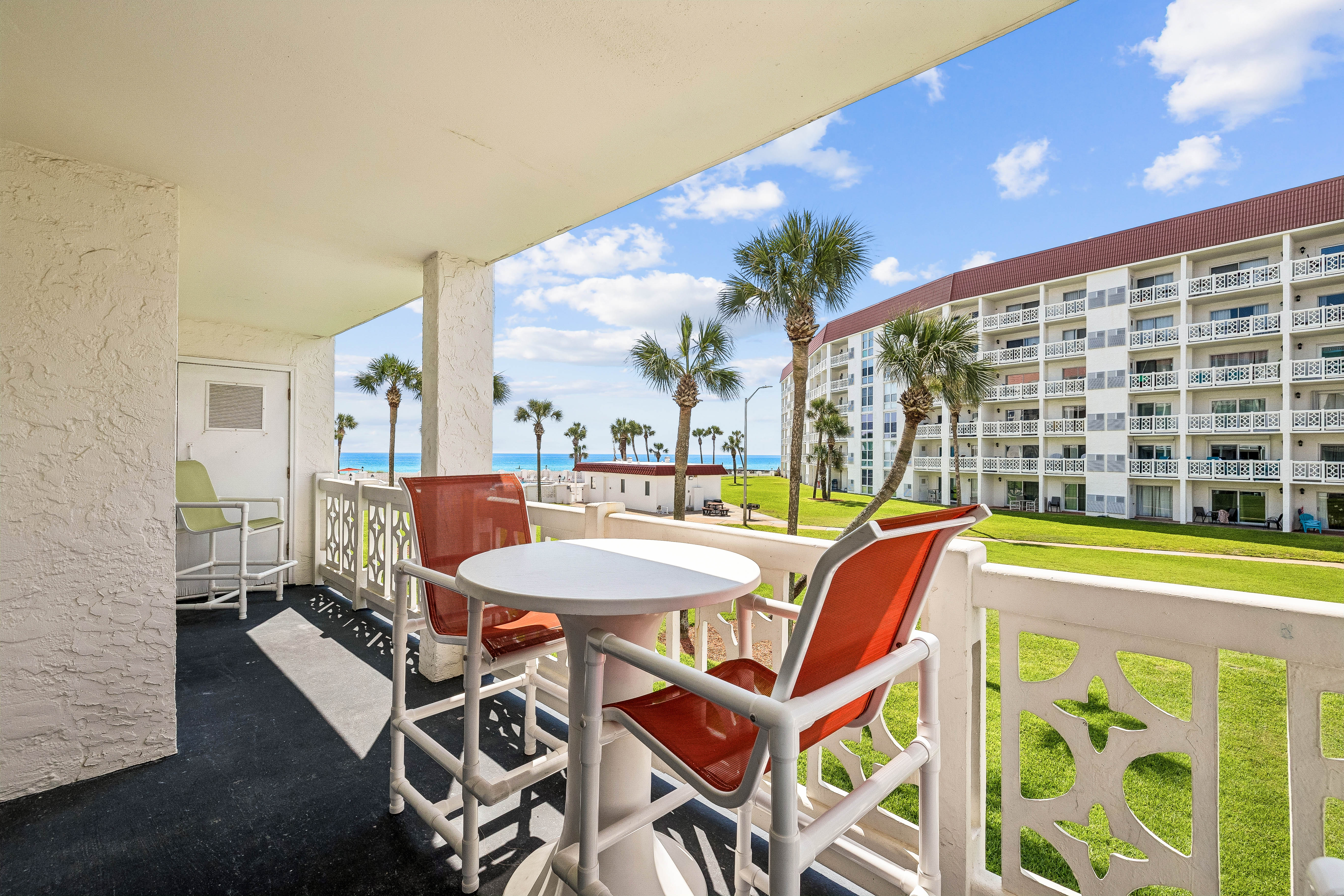  Gulf-Front Corner Retreat In Sought-After Community Near Amenities - 物件實景