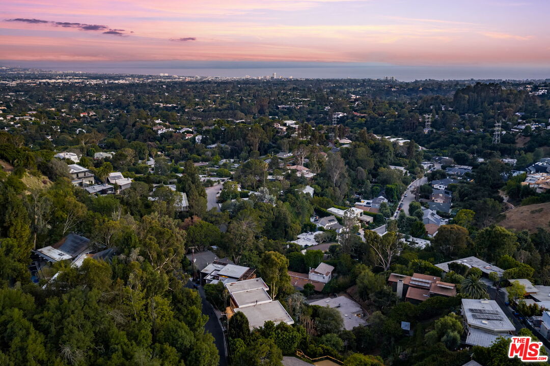 Los Angeles, California, 90049, United States, 4 Bedrooms Bedrooms, ,5 BathroomsBathrooms,Residential,For Sale,1901289