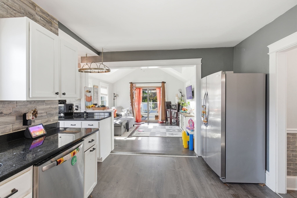 Lowell, Massachusetts, 01852, United States, 3 Bedrooms Bedrooms, ,3 BathroomsBathrooms,Residential,For Sale,1989388