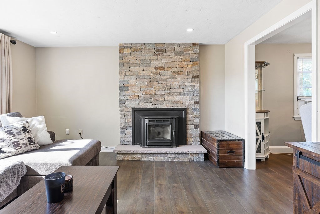 Milford, Massachusetts, 01757, United States, 3 Bedrooms Bedrooms, ,2 BathroomsBathrooms,Residential,For Sale,1987484