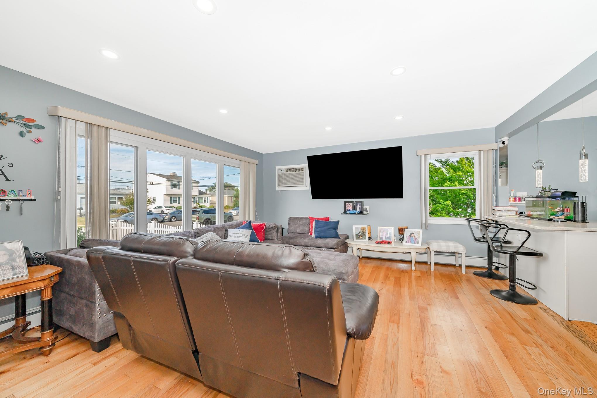 Freeport, New York, 11520, United States, 5 Bedrooms Bedrooms, ,3 BathroomsBathrooms,Residential,For Sale,1977897