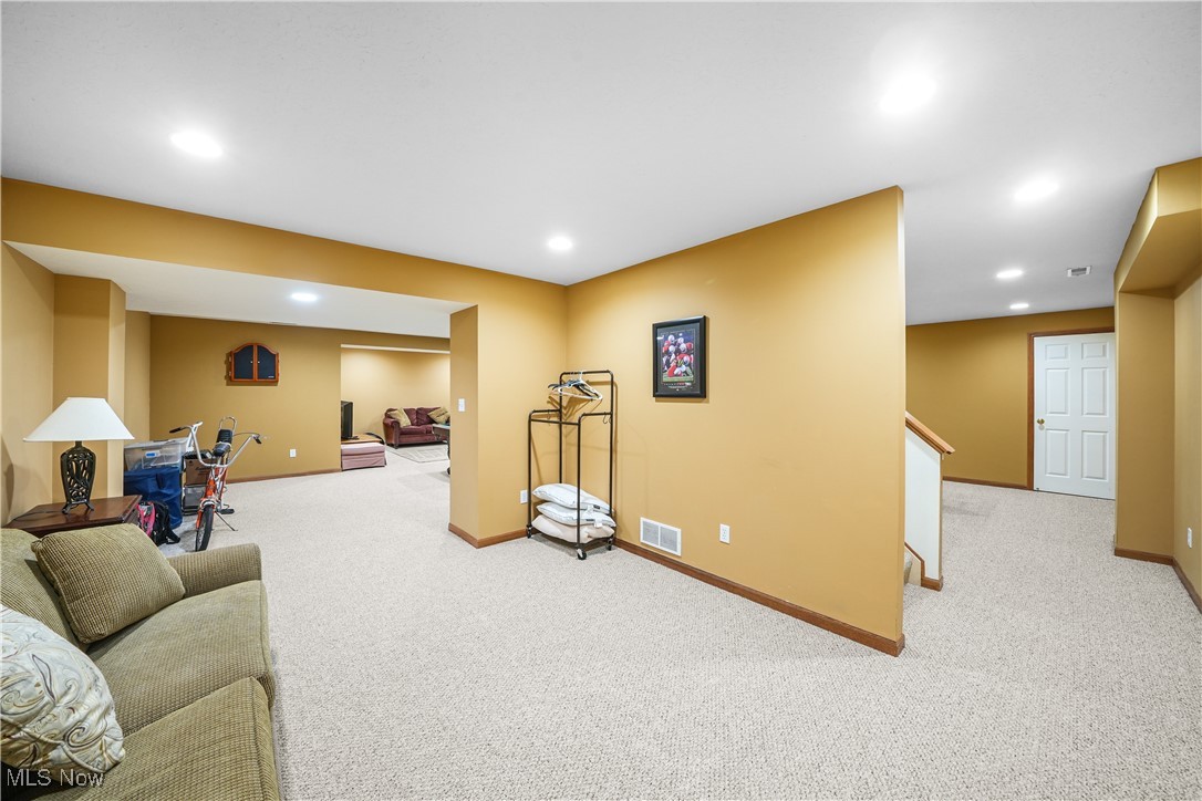 Aurora, Ohio, 44202, United States, 4 Bedrooms Bedrooms, ,4 BathroomsBathrooms,Residential,For Sale,1987791