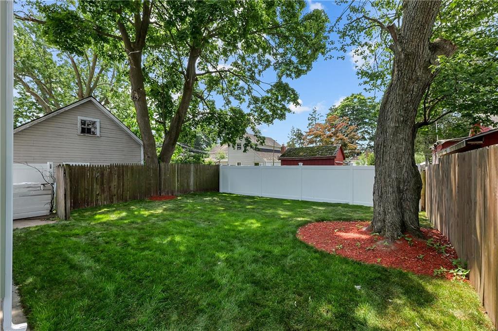 Warwick, Rhode Island, 02889, United States, 3 Bedrooms Bedrooms, ,2 BathroomsBathrooms,Residential,For Sale,1937520