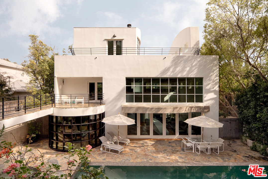 Los Angeles, California, 90049, United States, 4 Bedrooms Bedrooms, ,5 BathroomsBathrooms,Residential,For Sale,1882752