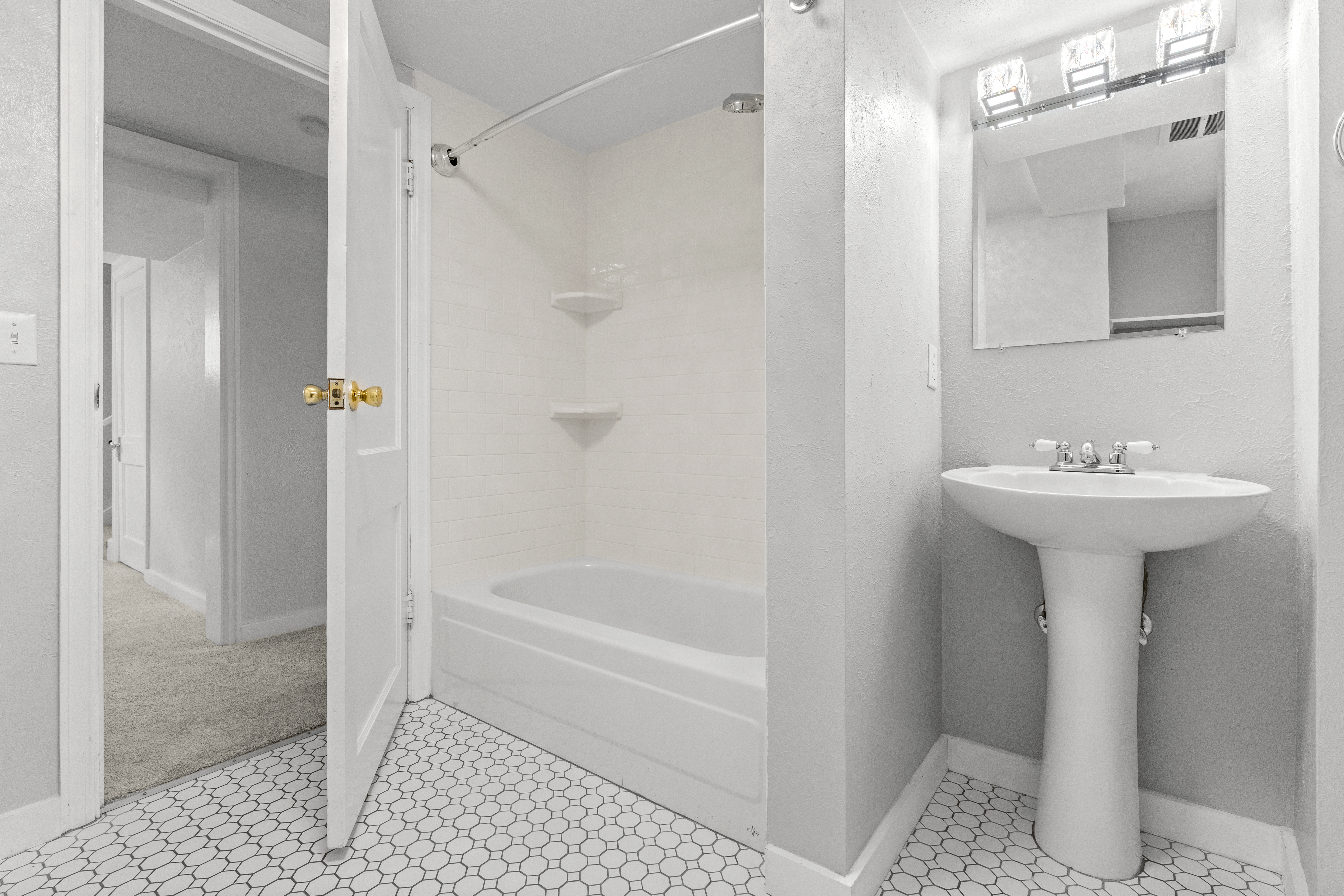 Classic Belcaro Charm Meets Modern, Updated 4-Bedroom, 2-Bath Brick Ranch - 物件實景